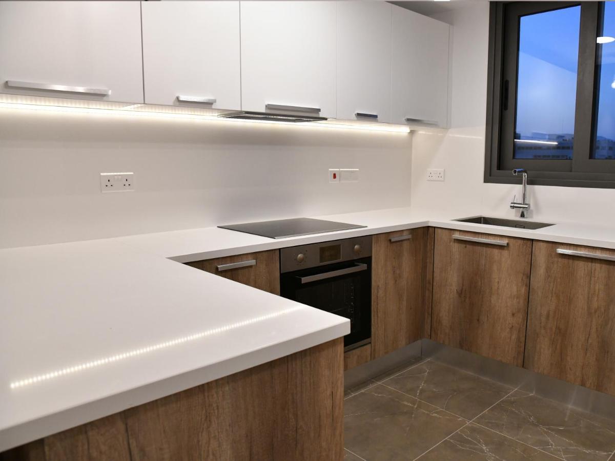 Baz Tower Aparthotel Никозия Екстериор снимка