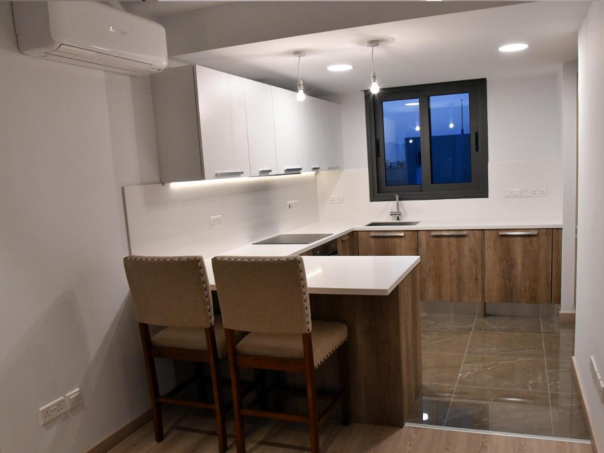 Baz Tower Aparthotel Никозия Екстериор снимка