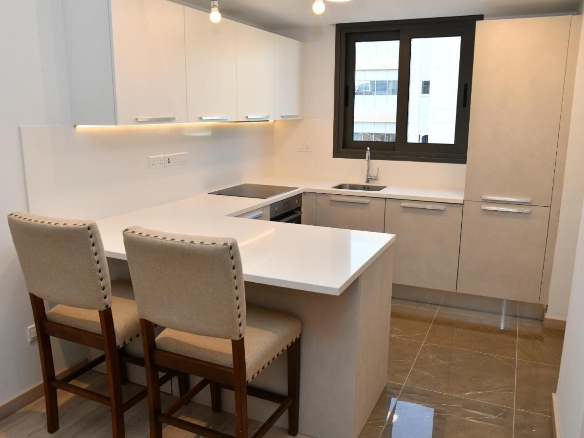 Baz Tower Aparthotel Никозия Екстериор снимка