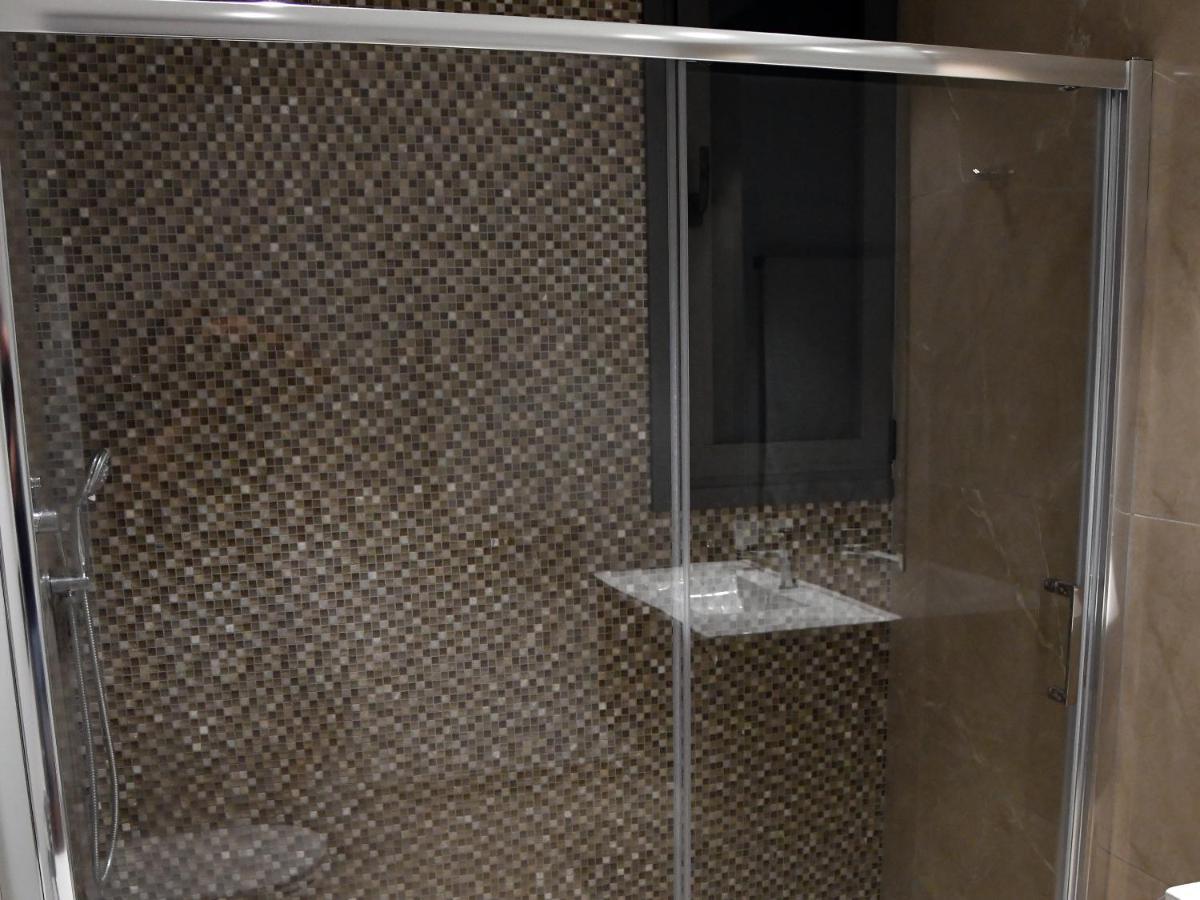 Baz Tower Aparthotel Никозия Екстериор снимка